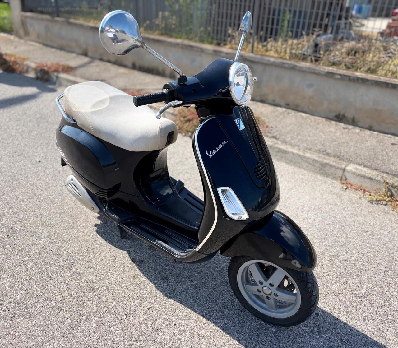 Piaggio Vespa 150 LX