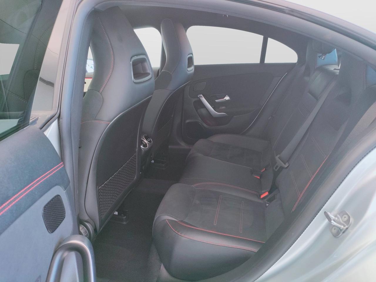 Mercedes-Benz CLA Coupe - C118 2023 - CLA Coupe 200 d AMG Line Premium auto