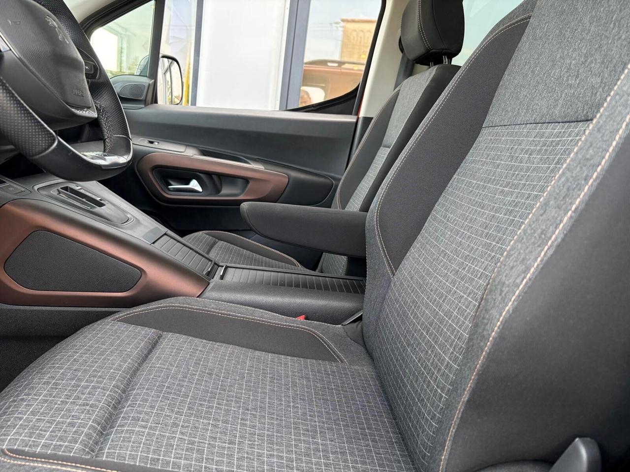 Peugeot Rifter GT motore elettrico 136 CV 50 kWh SPOTICAR