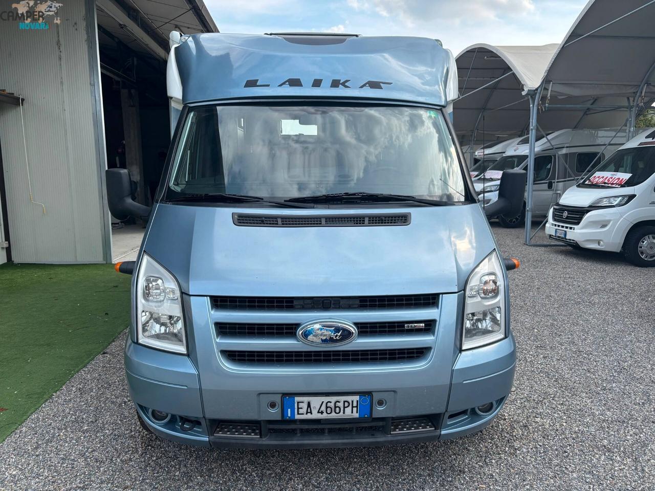LAIKA X 595 C VAN - Semintegrale con letto matrimoniale in coda e garage (volume interno 68x103 )