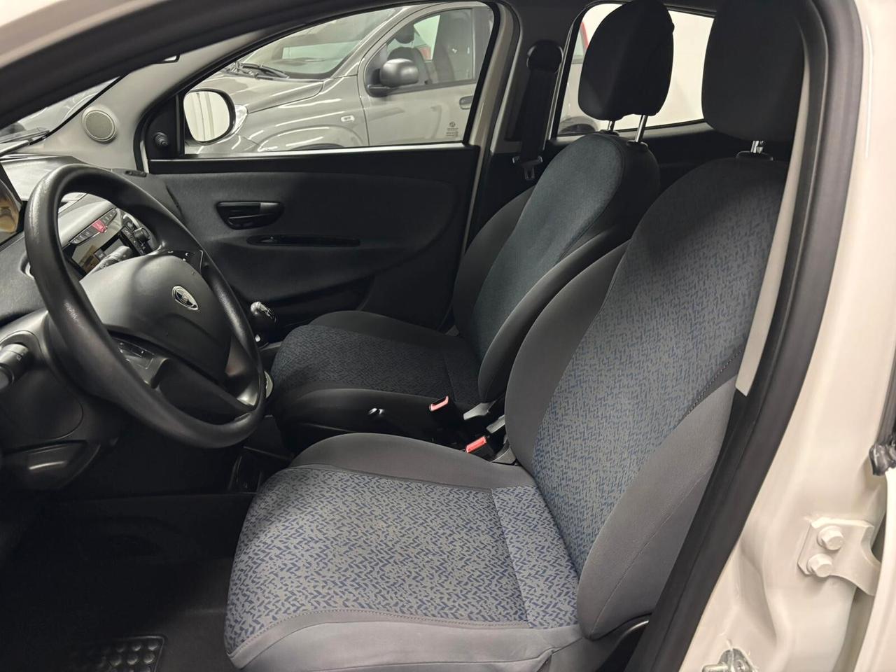 Lancia Ypsilon 1.0 FireFly 5 porte S&S Hybrid Silver Plus