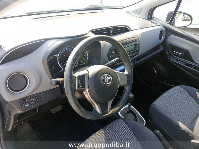 Toyota Yaris III 2015 Benzina 5p 1.5h cool