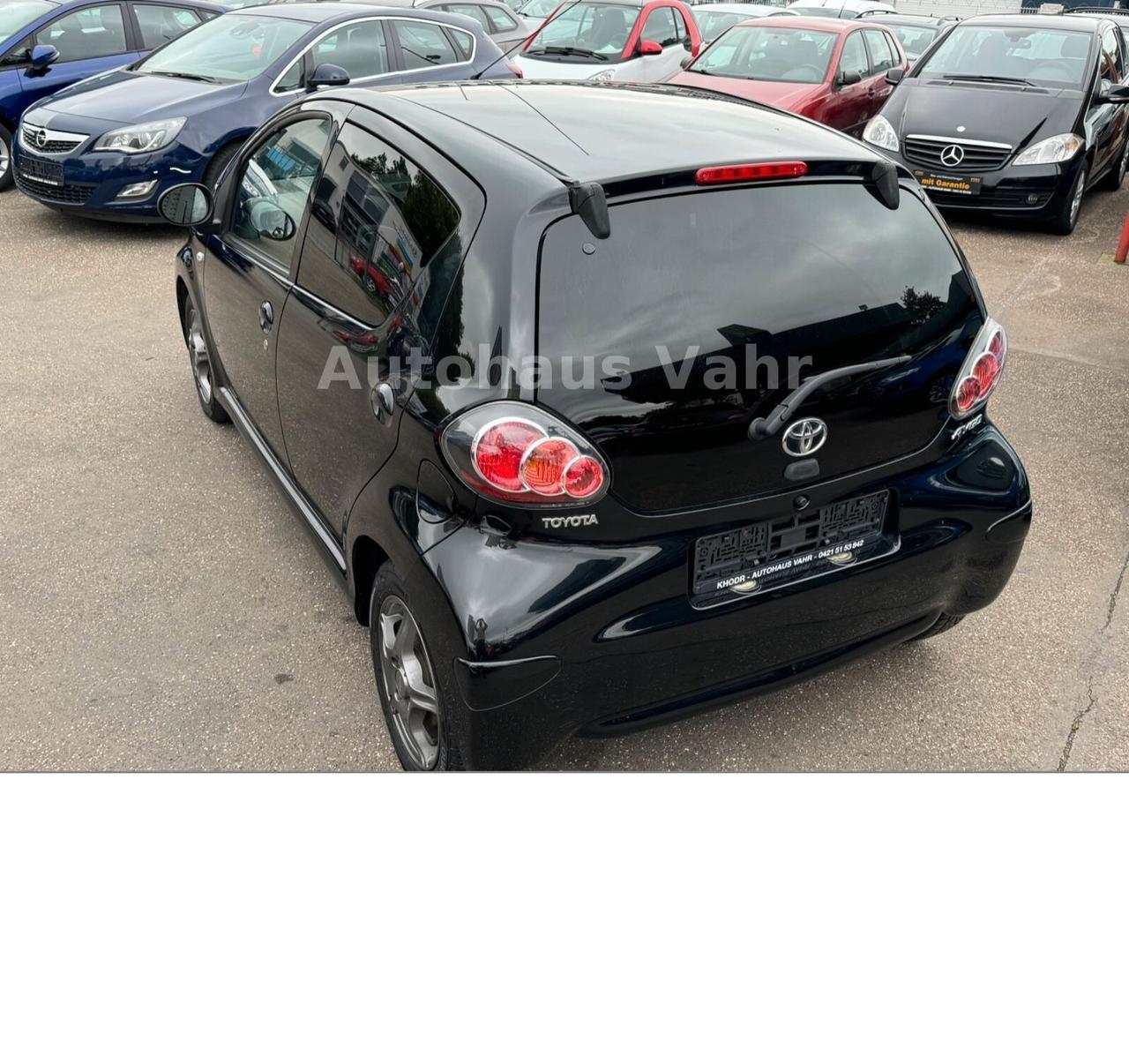 Toyota Aygo 1.0 -i 5 porte Lounge Connect - NEOPATENTATI -