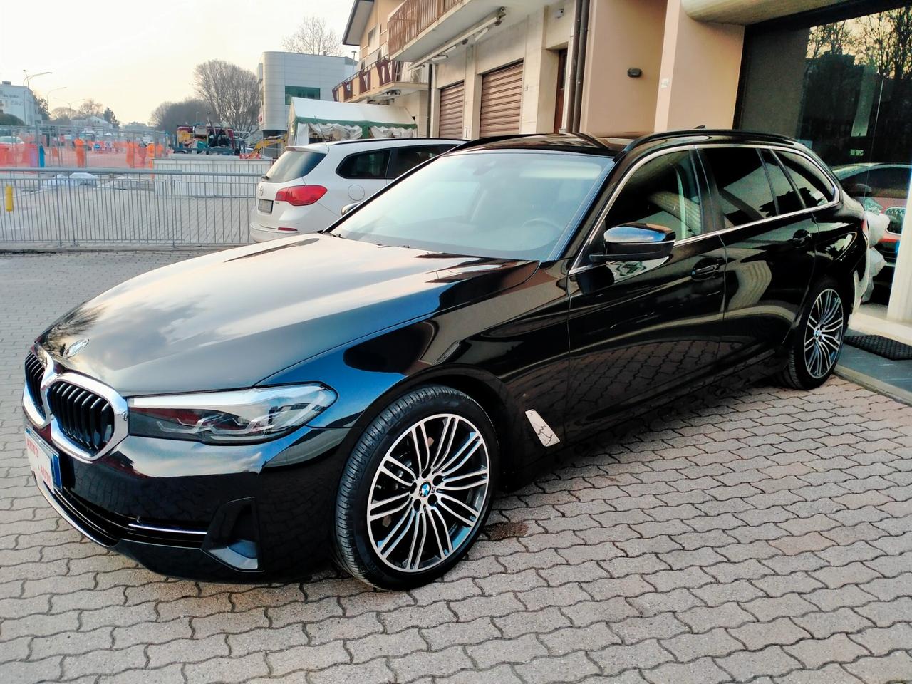 BMW 520 D TOUR. MHEV 48V XDRIVE M.Y.22 LEGA 19 MSPORT / PELLE NERA