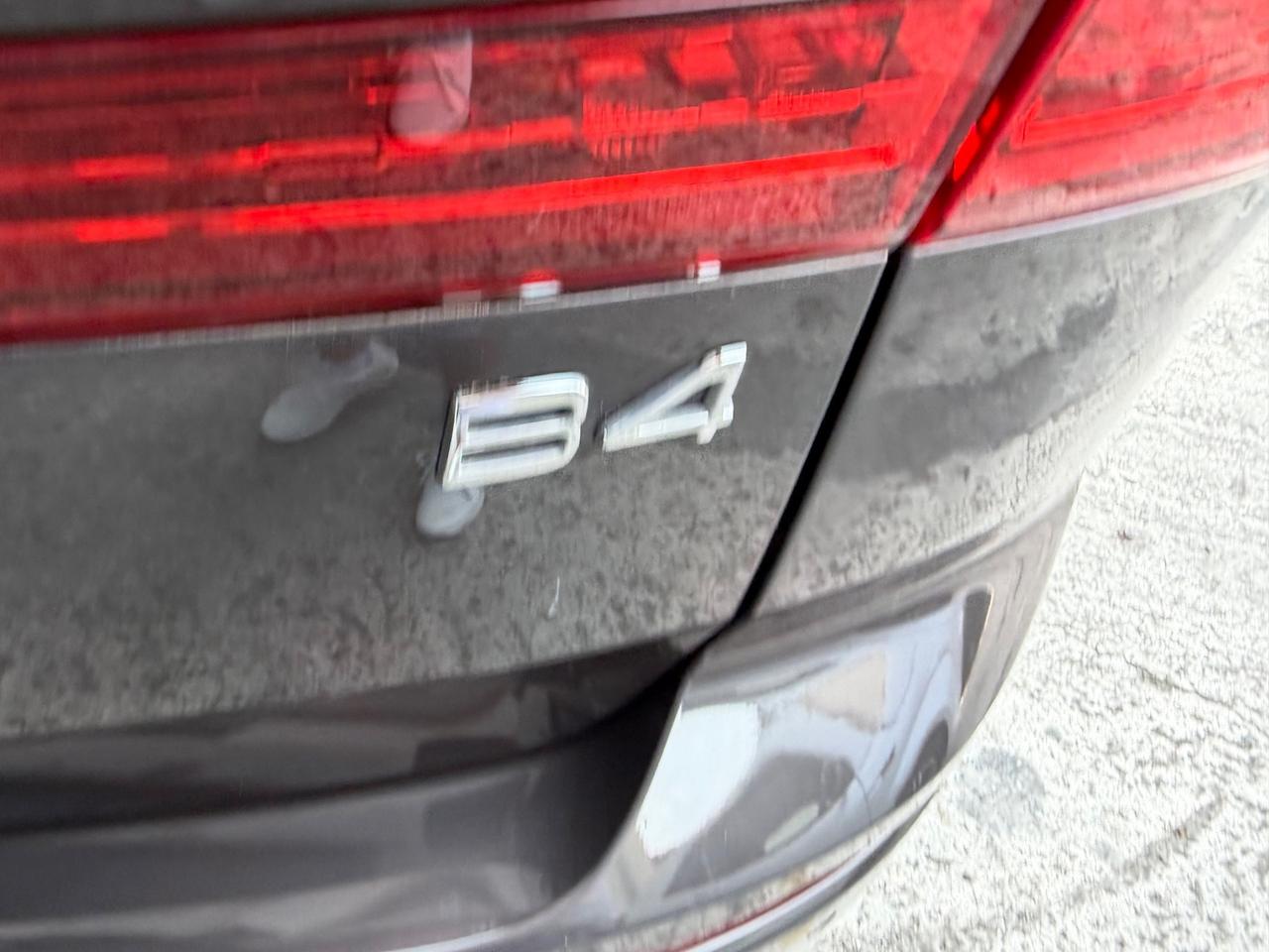 Volvo XC 60 XC60 B4 (d) automatico Plus Dark