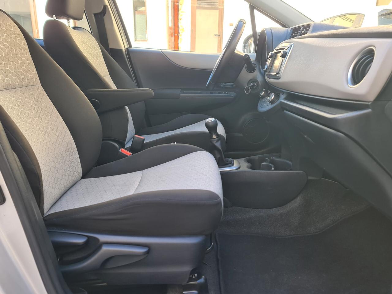 Toyota Yaris 1.0 5 porte Lounge - km certif.