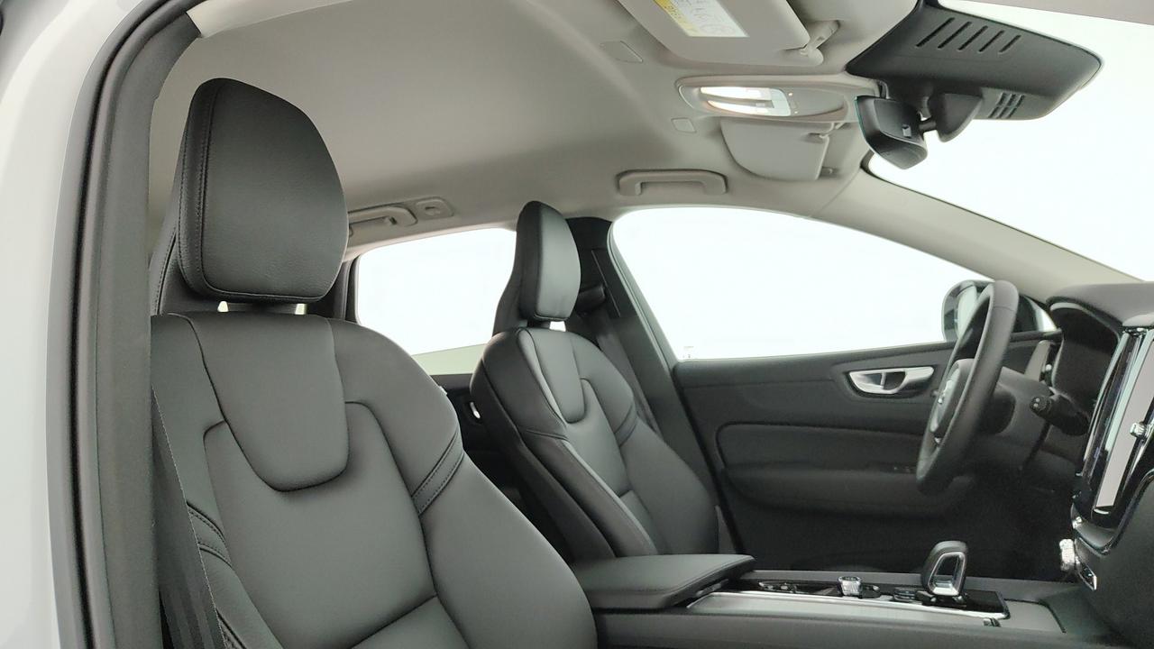 VOLVO XC60 2.0 b4 Plus Dark auto