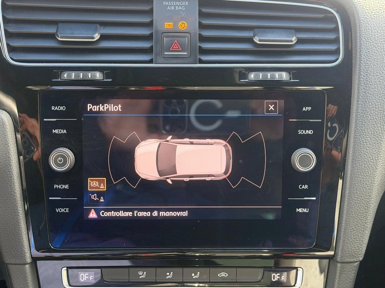 Volkswagen Golf 2.0 TDI DSG 5p. Highline BlueMotion Technology R -Line