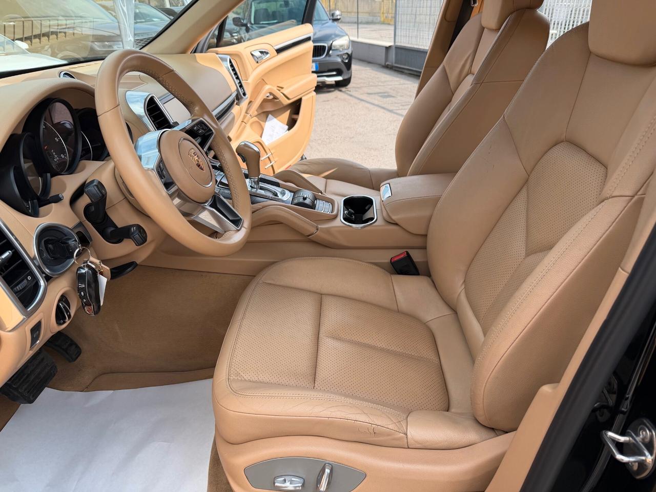 Porsche Cayenne 3.0 Diesel /km docnavi/pelle/chrono/21"