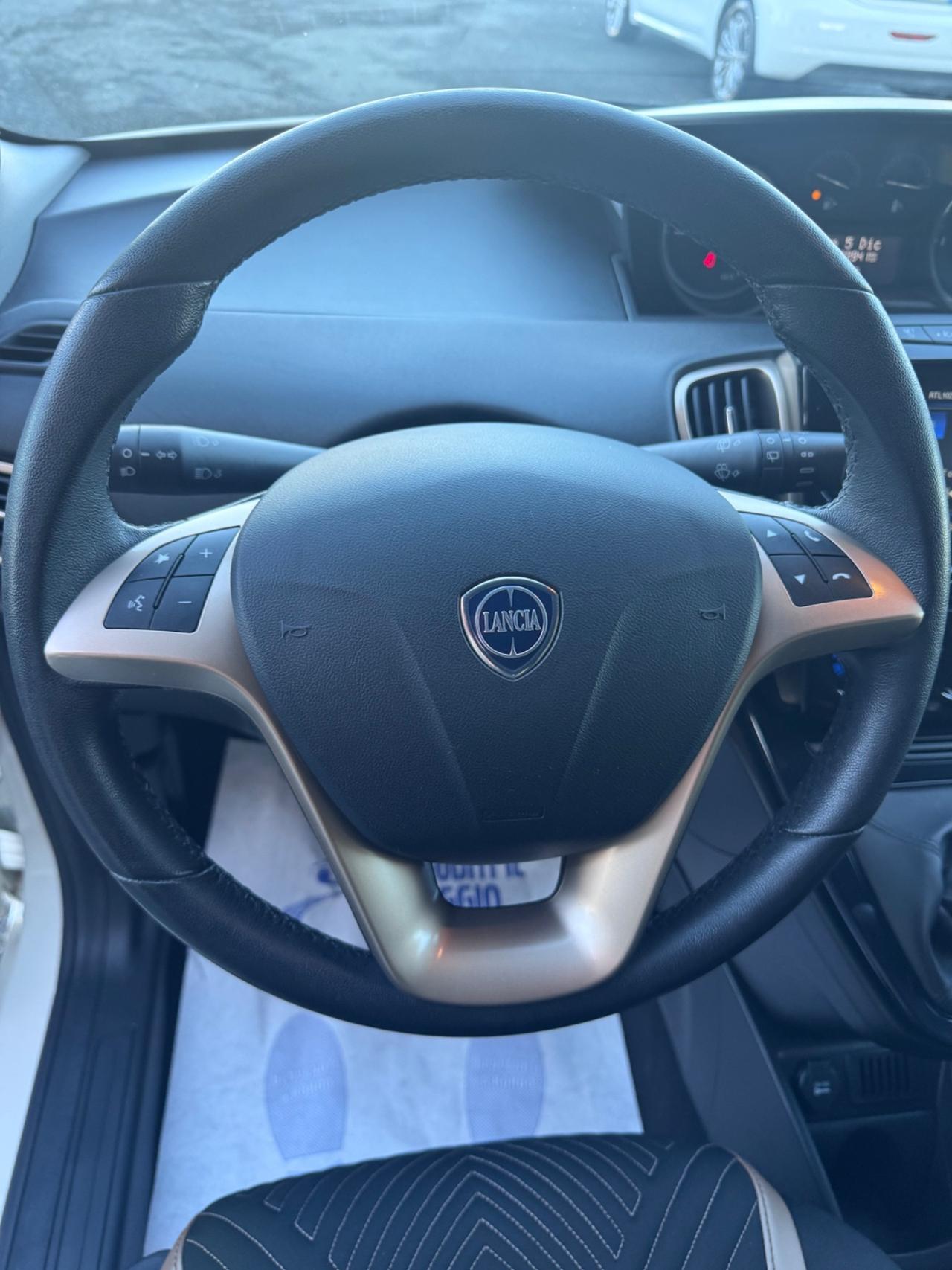 Lancia Ypsilon 1.0 Hybrid Alberta Ferretti