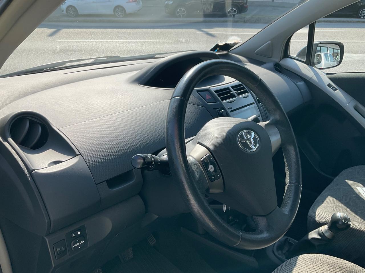 Toyota Yaris 1.0 5 porte Sol