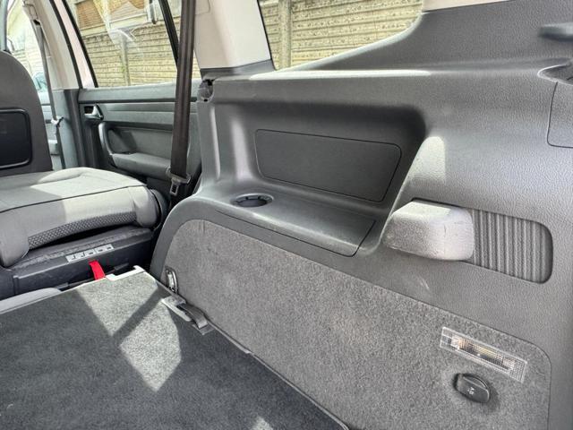 VOLKSWAGEN Touran 1.6 TDI DSG Comfortline