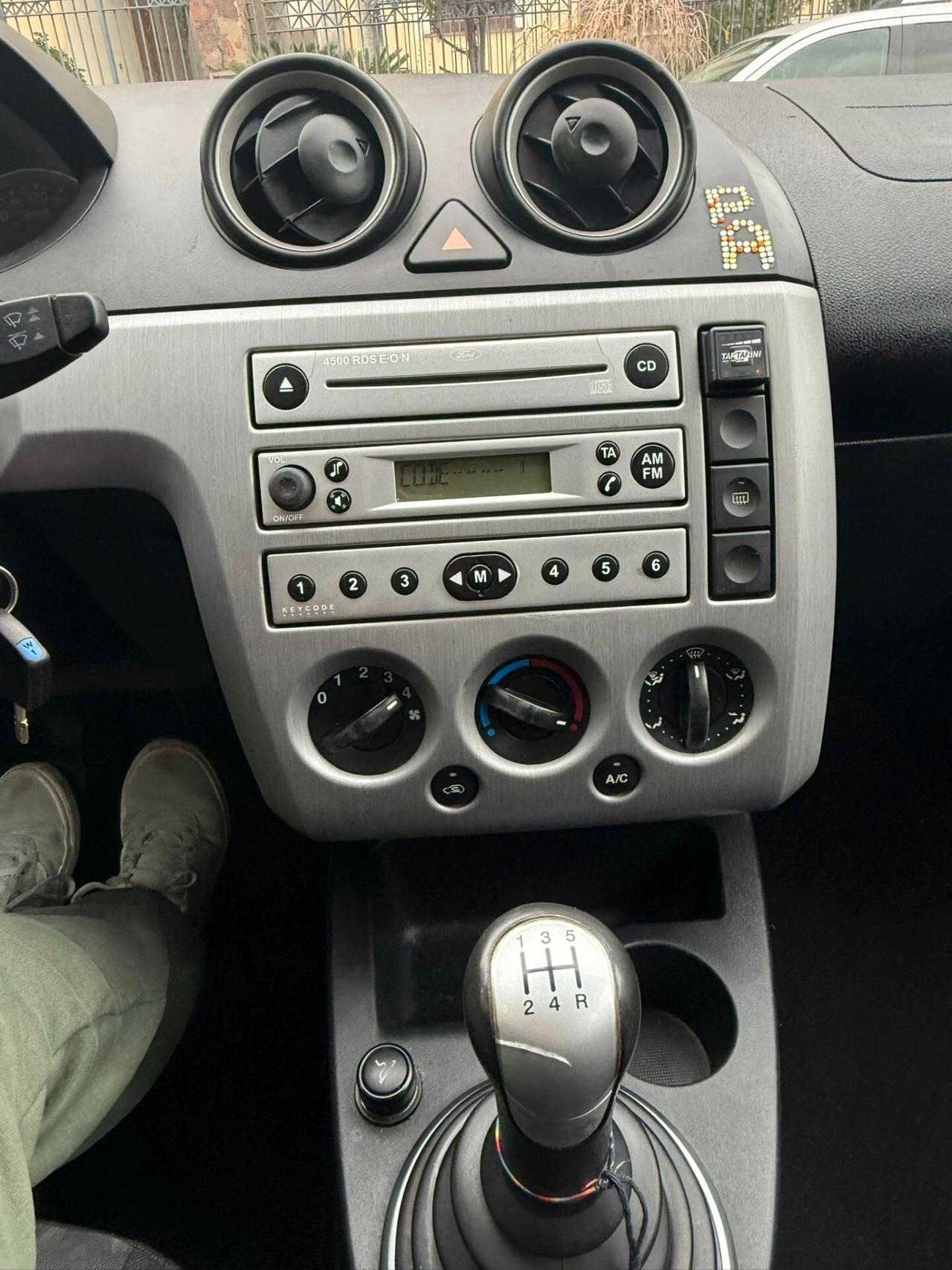 Ford Fiesta 1.2 16V 5P GHIA