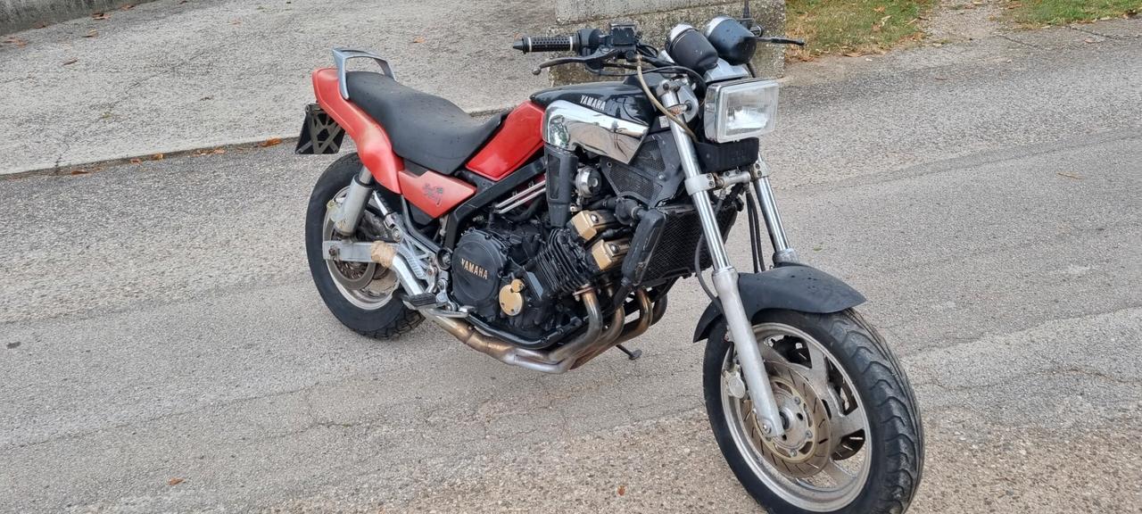 Yamaha FZX 750