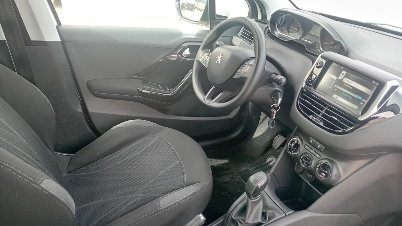 Peugeot 208 -1.4 hdi -5P-full-2013