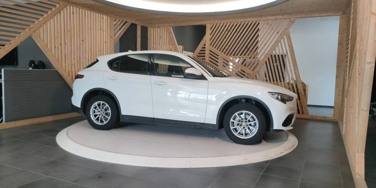 Alfa Romeo Stelvio 2.2 t Business Q4 190cv auto my19