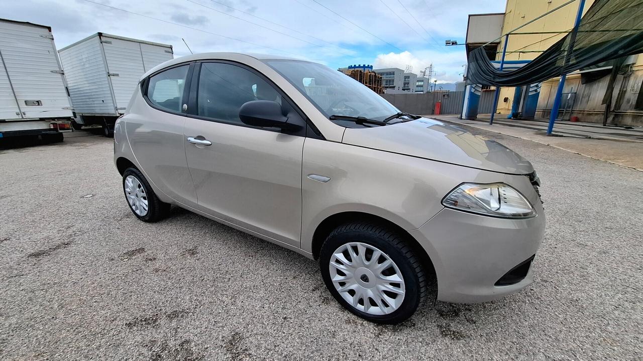 Lancia Ypsilon 0.9 TwinAir 85 CV 5 porte Metano Ecochic Gold