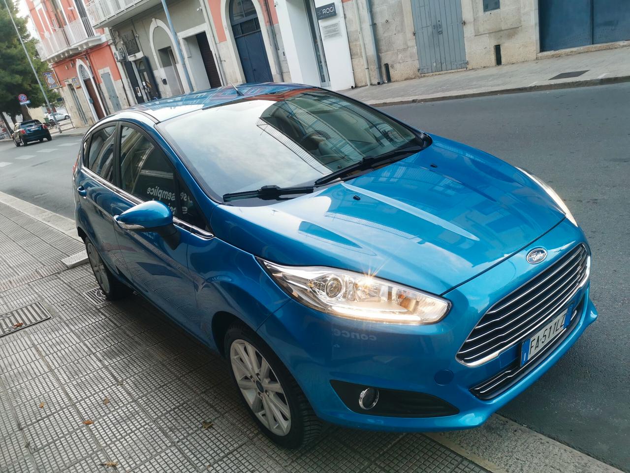 Ford Fiesta 1.4 5p. Bz.- GPL Titanium navi led full