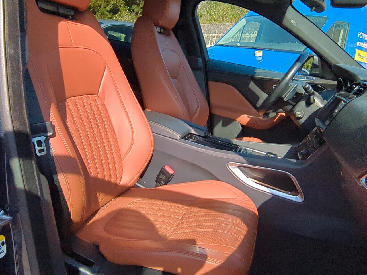 Jaguar F-Pace 2.0 D 180 CV AWD aut. R-Sport