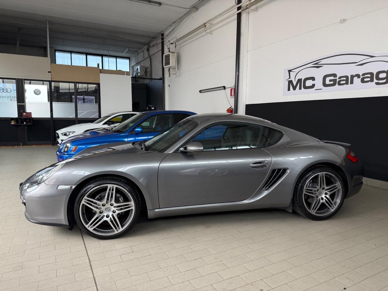 Porsche Cayman 2.7