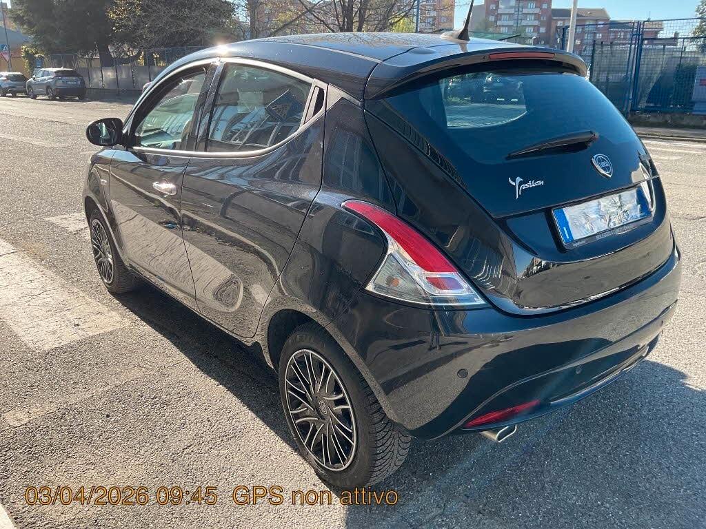 Lancia Ypsilon 1.0 FireFly 5 porte S&S Hybrid Silver