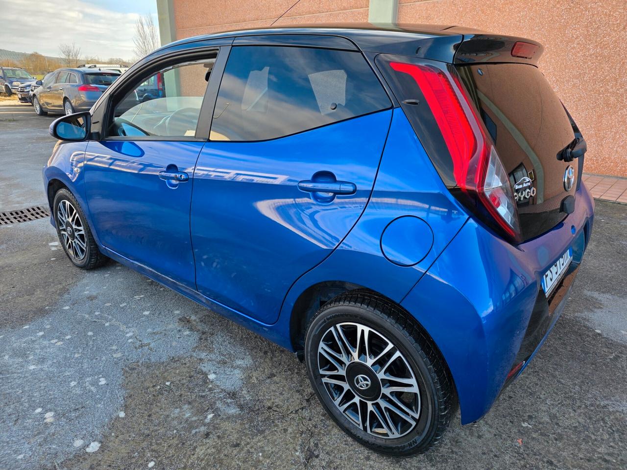 Toyota Aygo 1.0 VVT-i 72 CV 5 porte x-cite