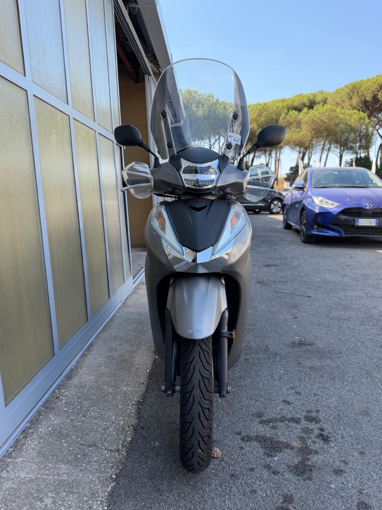 HONDA SH 300 Sport Abs - PARABREZZA - BAULE - ANTIFURTO - GOMME NUOVE