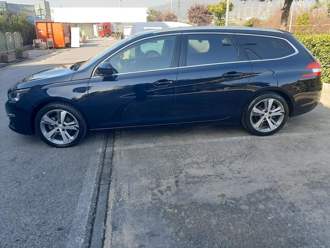 Peugeot 308 BlueHDi 130 S&S EAT8 SW Allure