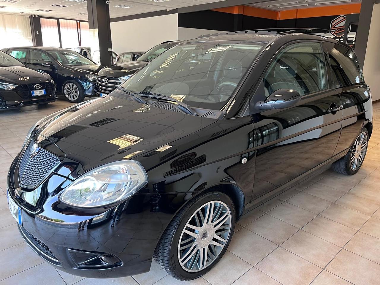 Lancia Ypsilon - 1.4 16V 95cv Sport MomoDesign