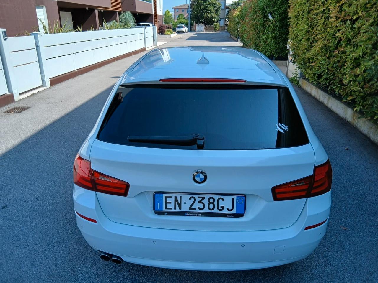 Bmw 525d xDrive Touring Futura in terno in pelle tabacco