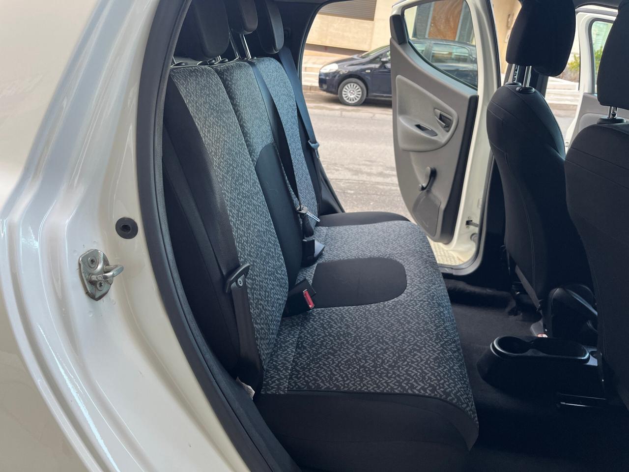 Lancia Ypsilon 1.0 FireFly 5 porte Hybrid Posti - GH272GE