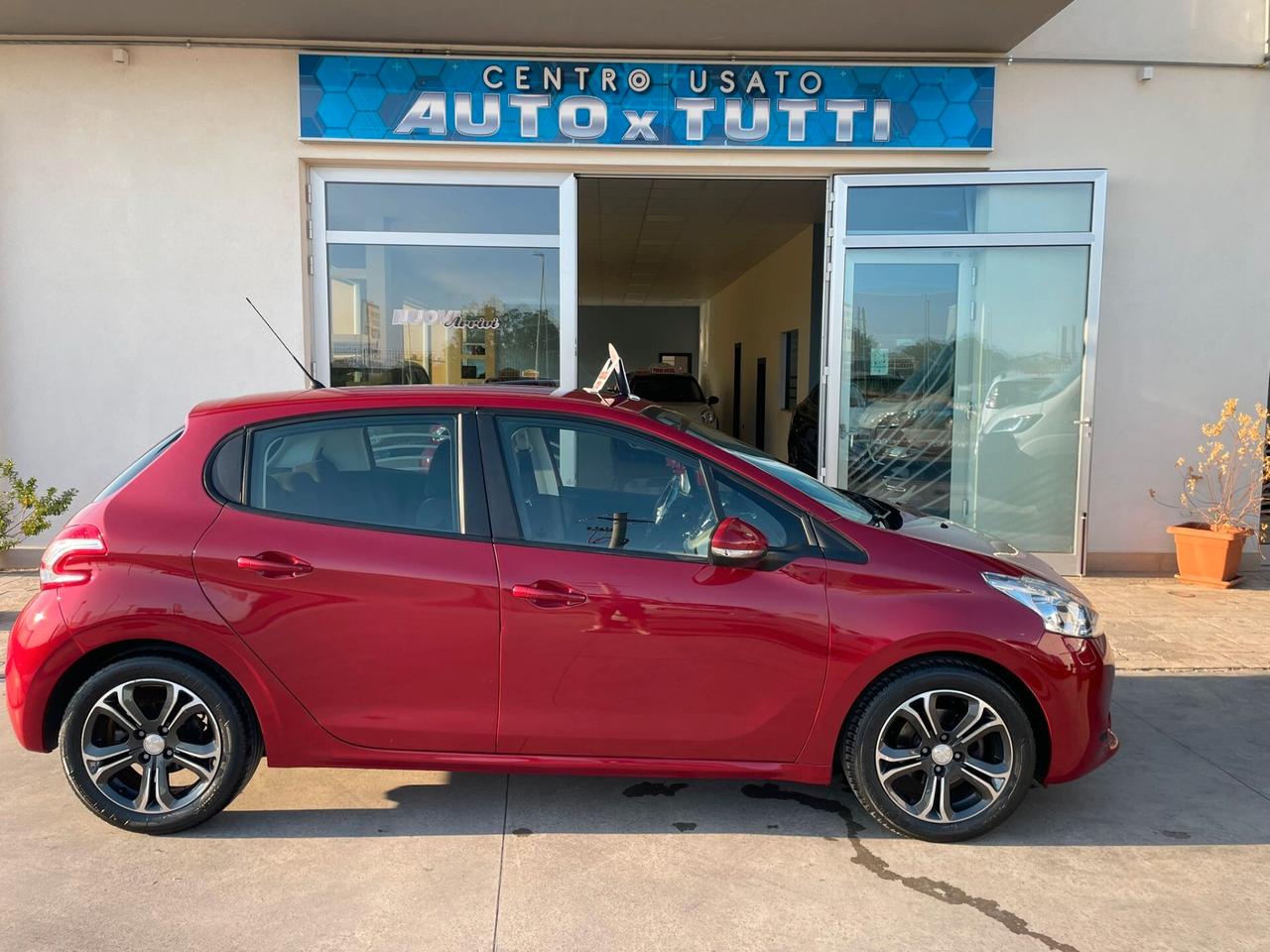 Peugeot 208 1.4 HDi 68 CV 5 porte Allure neopatentati