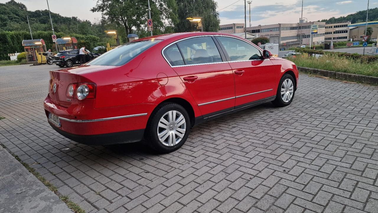 Volkswagen Passat 1.6 16V FSI Comfortline