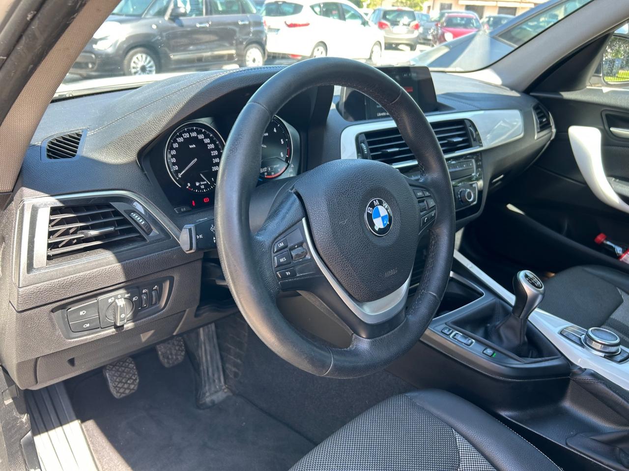 Bmw 116 116d 5p. Urban