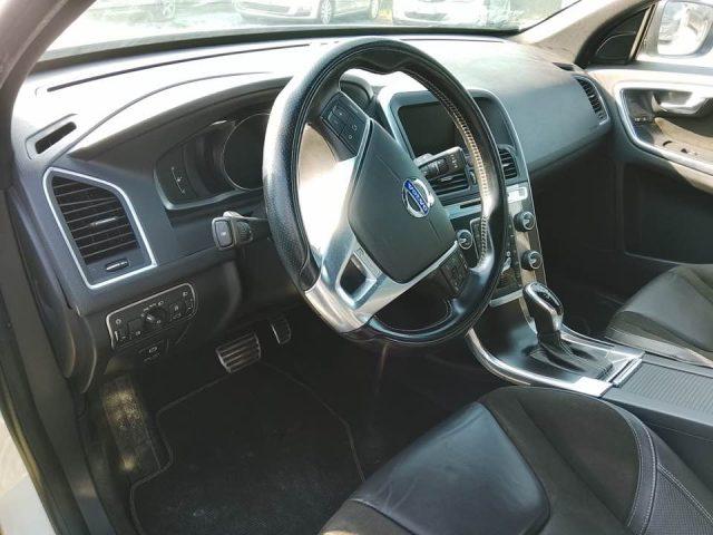 VOLVO XC60 D5 AWD Geartronic R-design Kinetic