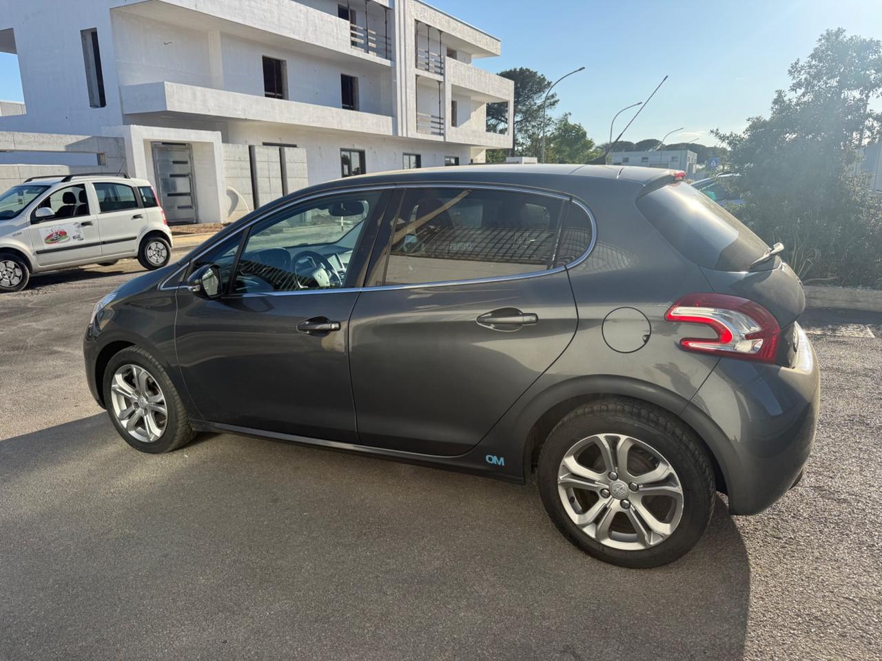 Peugeot 208 1.4 HDi 68 CV 5 porte Allure