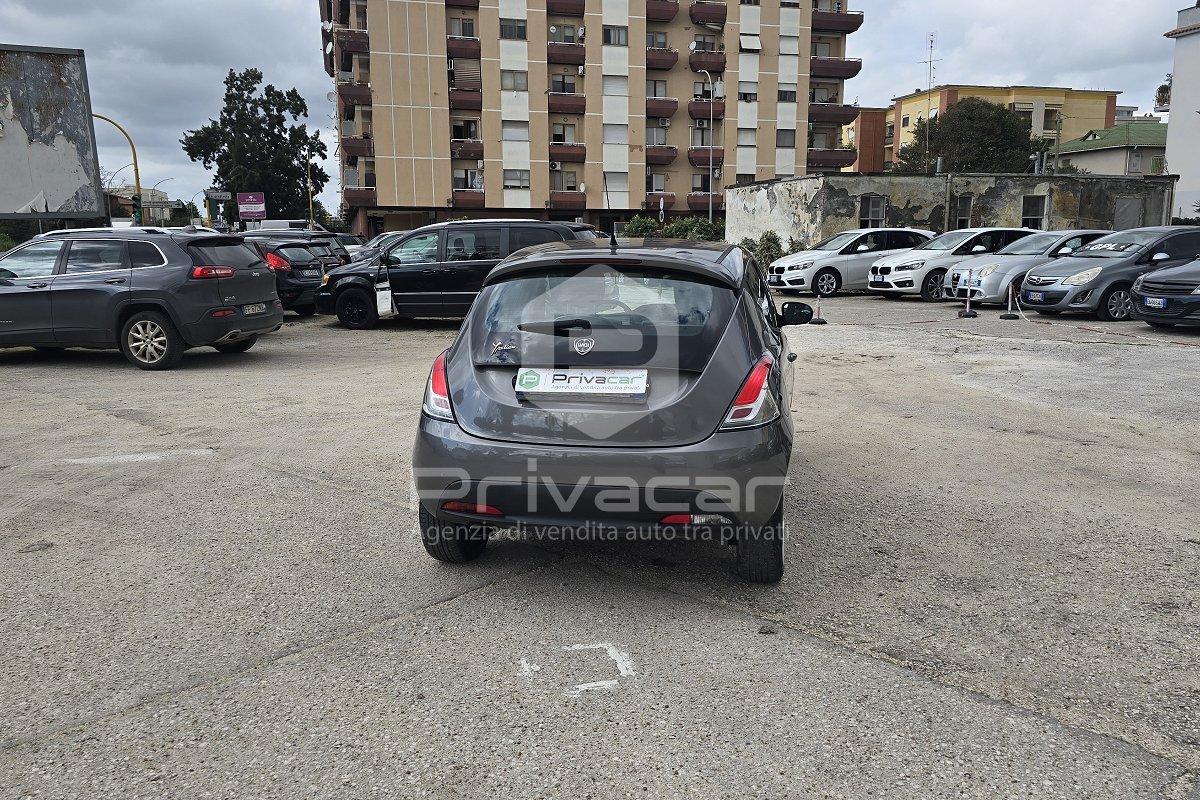 LANCIA Ypsilon 1.2 69 CV 5 porte Silver