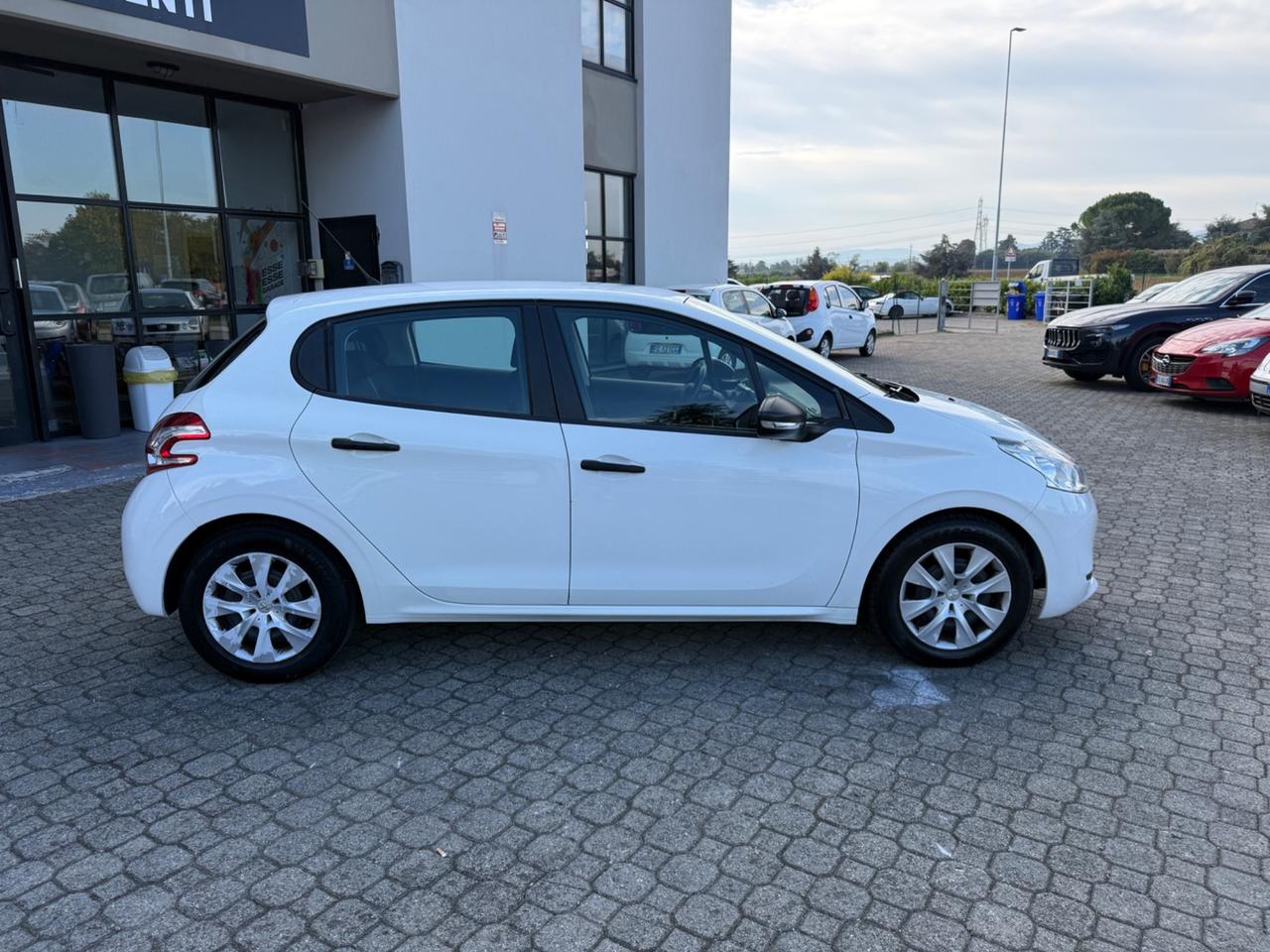 Peugeot 208 1.4 HDi 68 CV 5 porte Allure