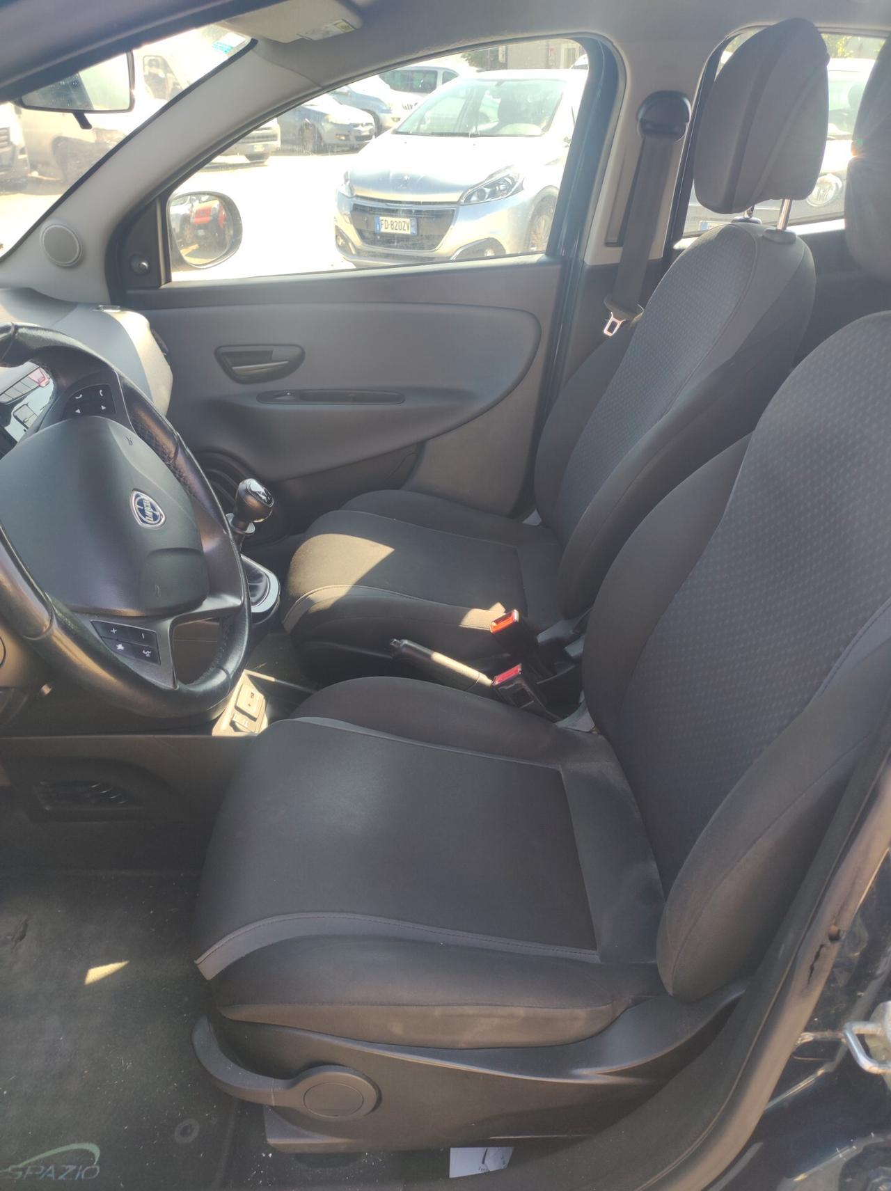 Lancia Ypsilon 1.2 69 CV 5 porte GPL Ecochic Silver