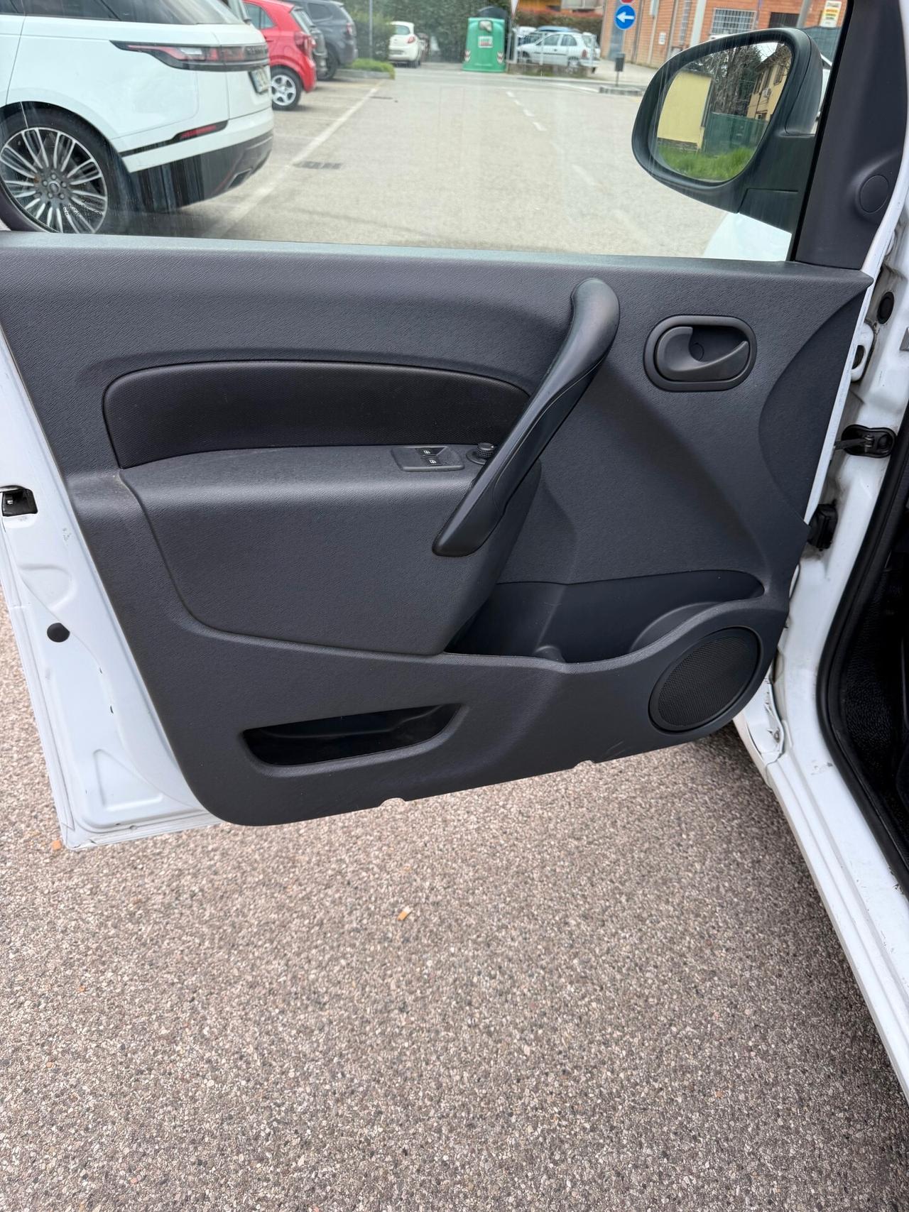 Renault Kangoo 1.5 dci - PASSO LUNGO - NEOP. - 12 MESI DI GAR. -