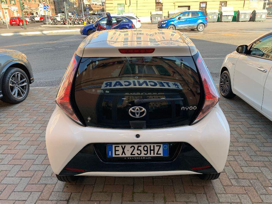Toyota Aygo 1.0 VVT-i 69 CV 5 porte x-clusiv
