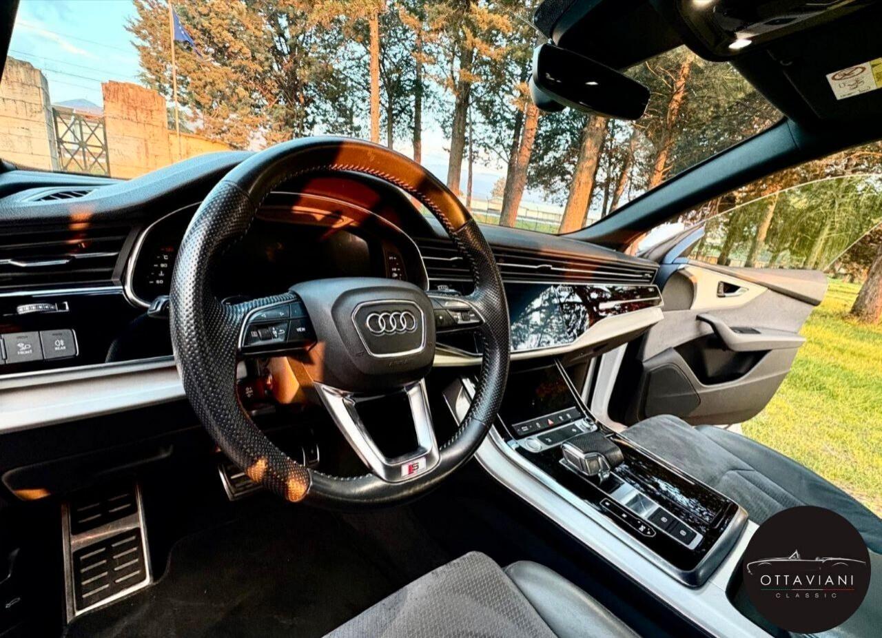 Audi Q8 S-line unipro full book service Audi