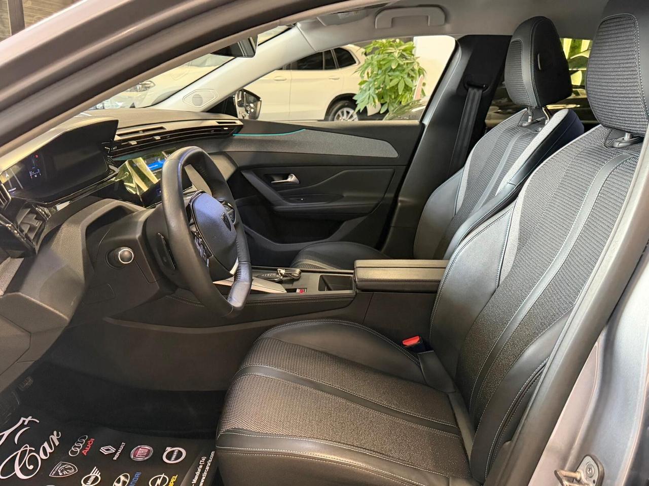 PEUGEOT 308 BERLINA ALLURE 1.5 PELLE NAVI OK NEOPATENTATI ANNO 2022