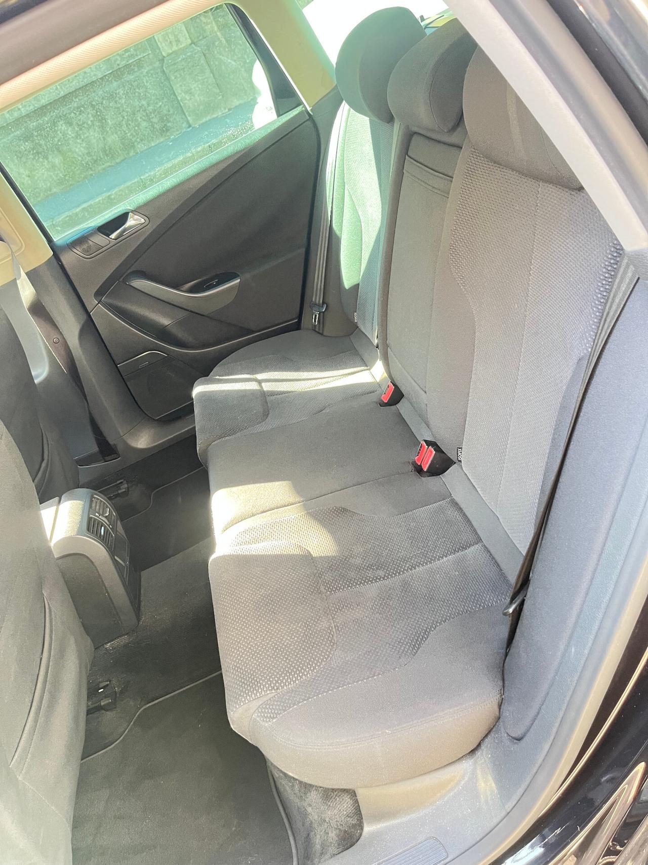 VOLKSWAGEN PASSAT 2.0 TDI DPF VARIANT DSG HIGHLINE - CAMBIO AUTOMATICO - VOLANO CHE VIBRA LEGGERMENTE