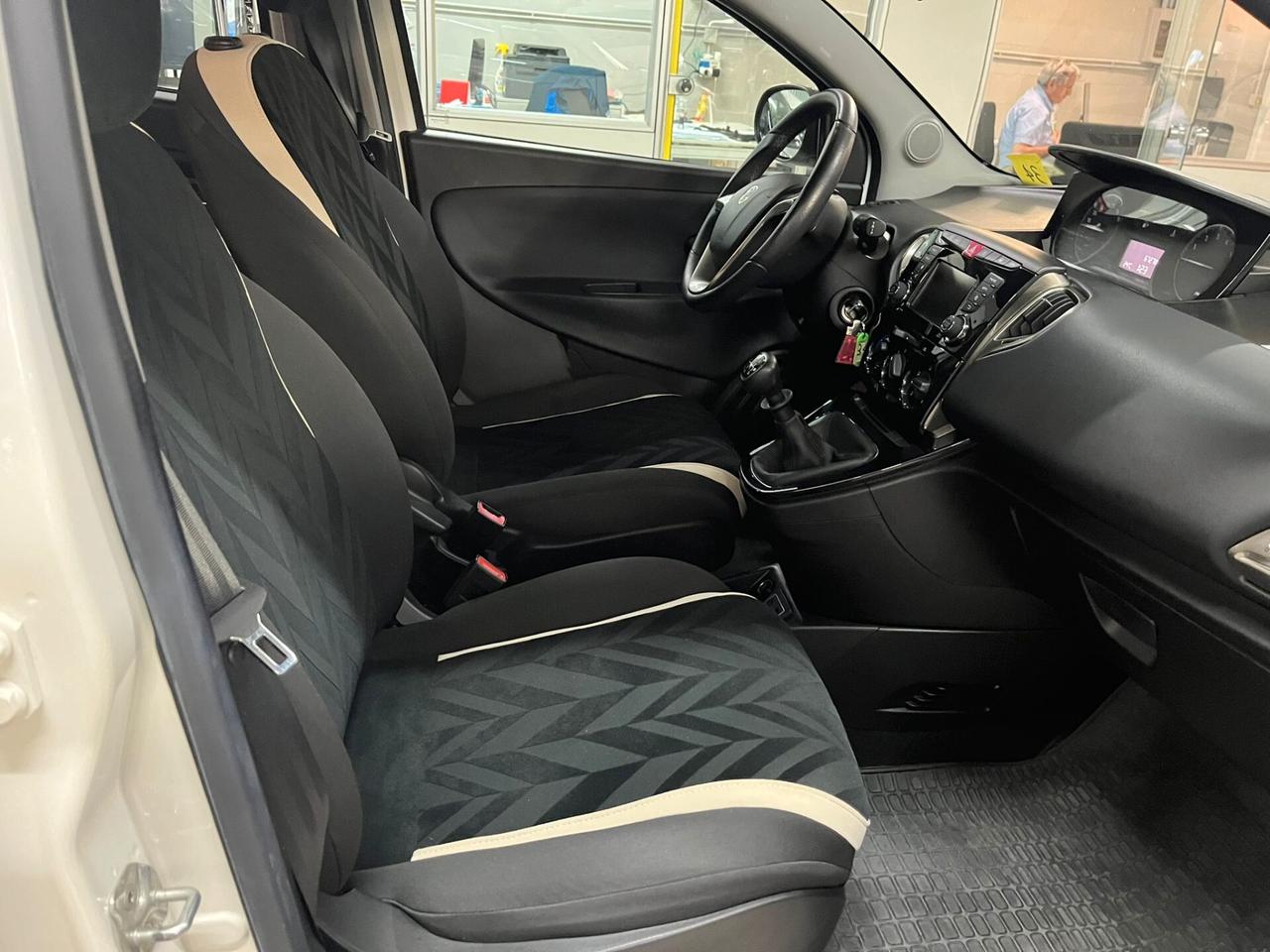 Lancia Ypsilon 1.2 solo 6700 km!!!!! euro6