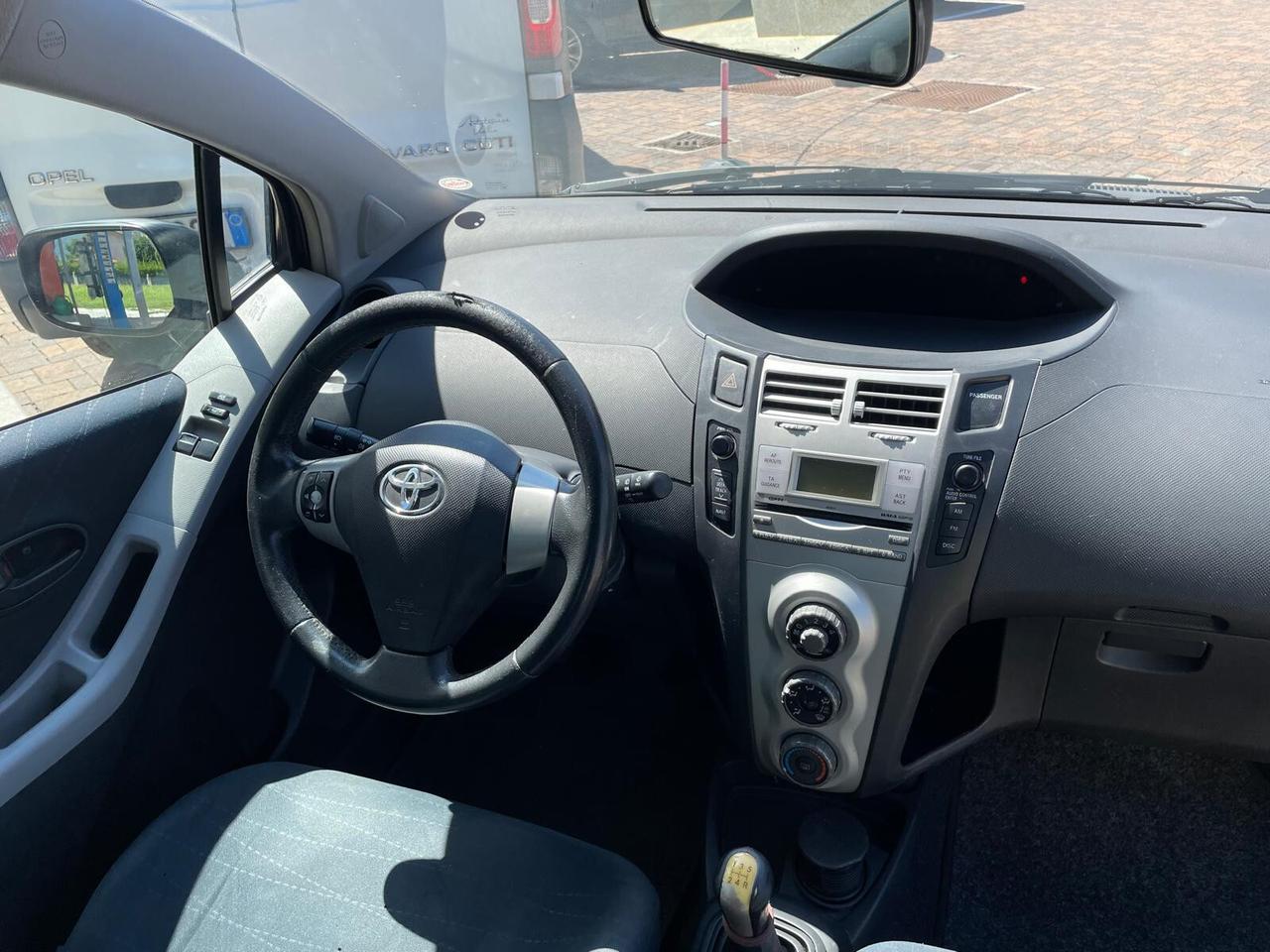 Toyota Yaris 1.0 3 porte Sol