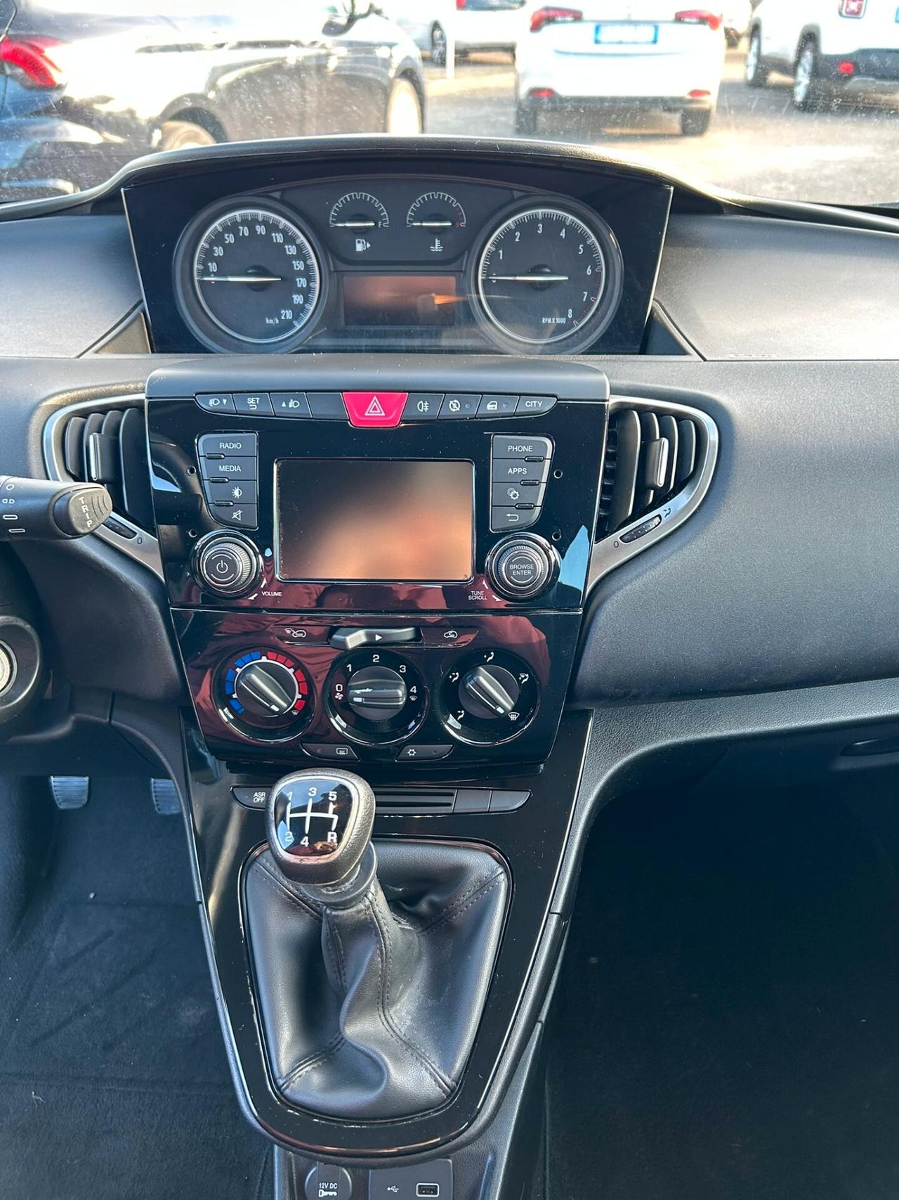 Lancia Ypsilon 1.2 69 CV 5 porte S&S Platinum