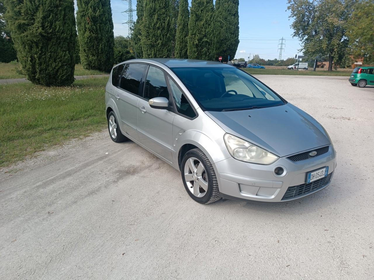 Ford S-Max 2.0 145CV Titanium pochi km