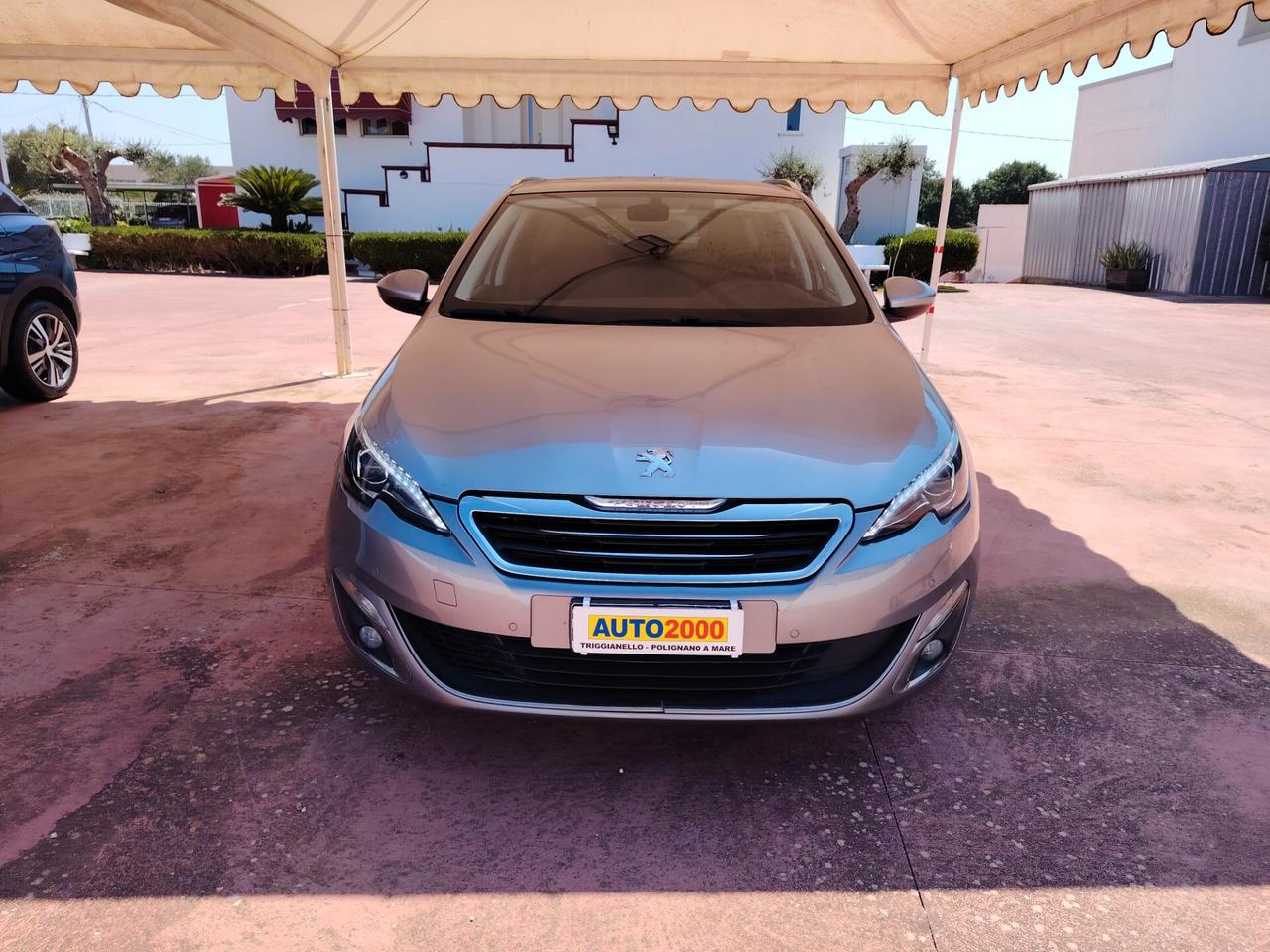 Peugeot 308 1.6 eHDi 115 SW Allure +tetto pan.
