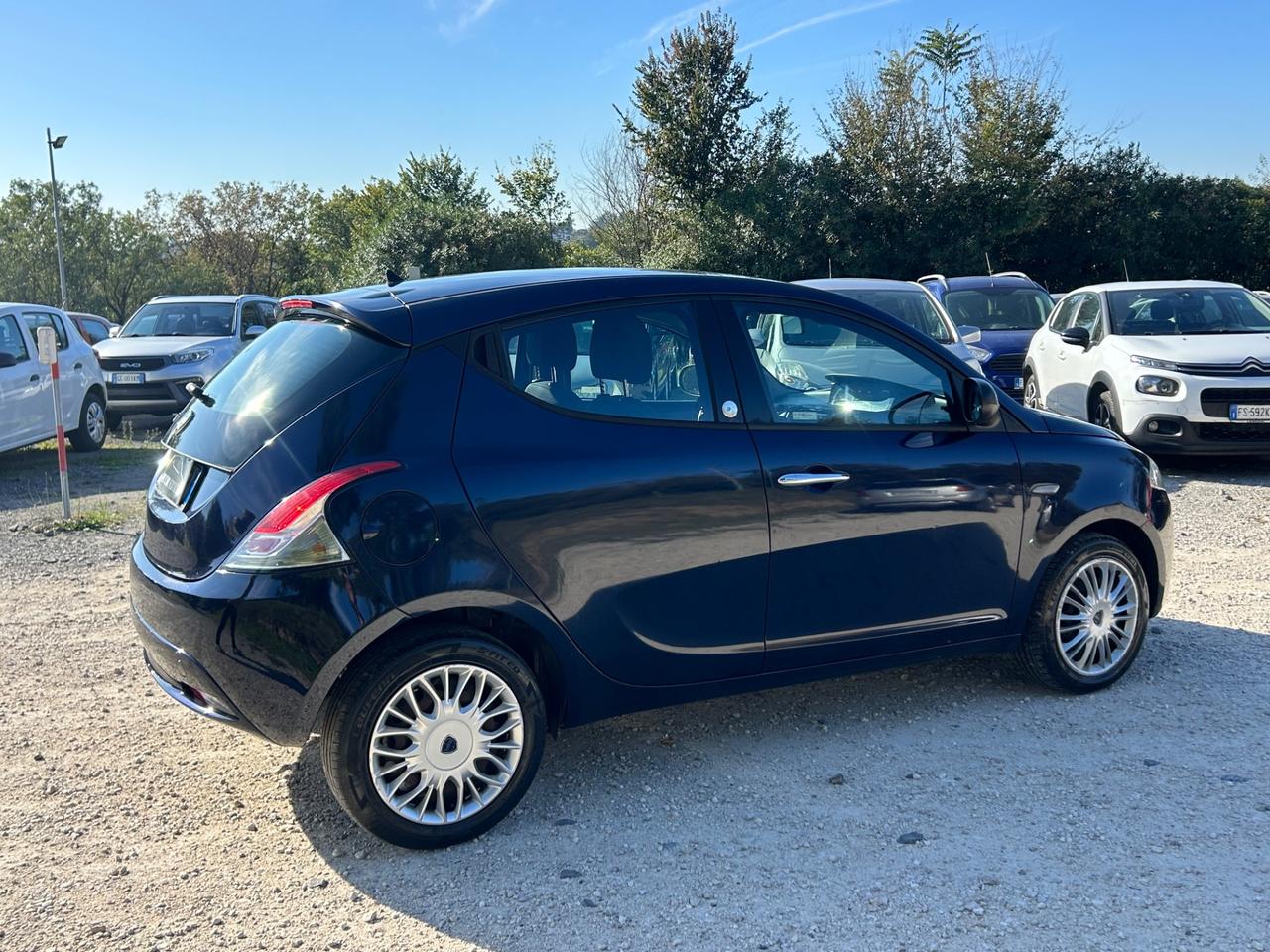 Lancia Ypsilon 1.2 69 CV 5 porte GPL Ecochic Silver neopatentati